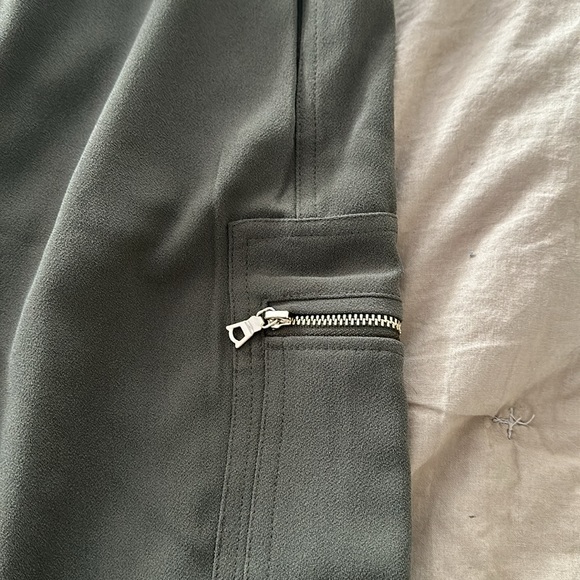 Cute joggers with gold detail - Picture 2 of 3